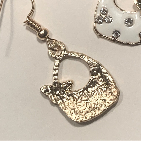 👛🆕 Betsey Johnson Style - Chic White Purse Earrings - Picture 5 of 5